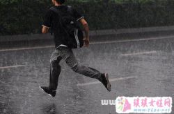 梦见在雨中奔跑