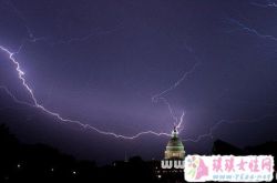 梦见雷劈大地