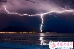 梦见雷电不断产生