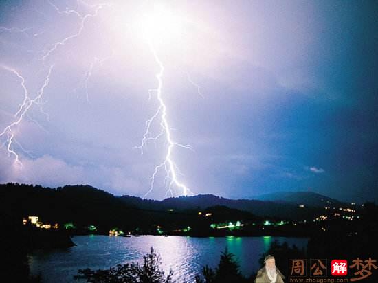 梦见下雨打雷