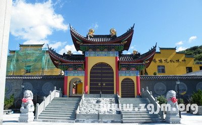 梦见在寺庙或宗教圣地发誓