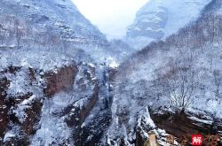 梦见山崩地裂逃生成功