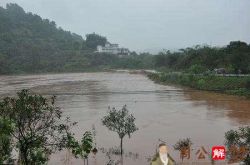 梦见河水很大很急流